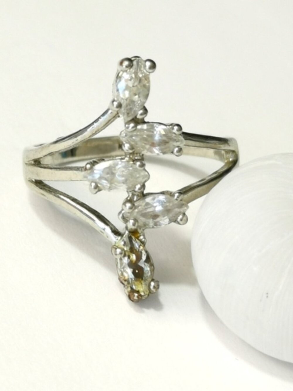 Vintage 1980s CZ  ring size 8